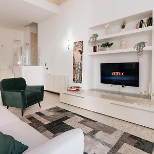 Apartment Four Luxury Art